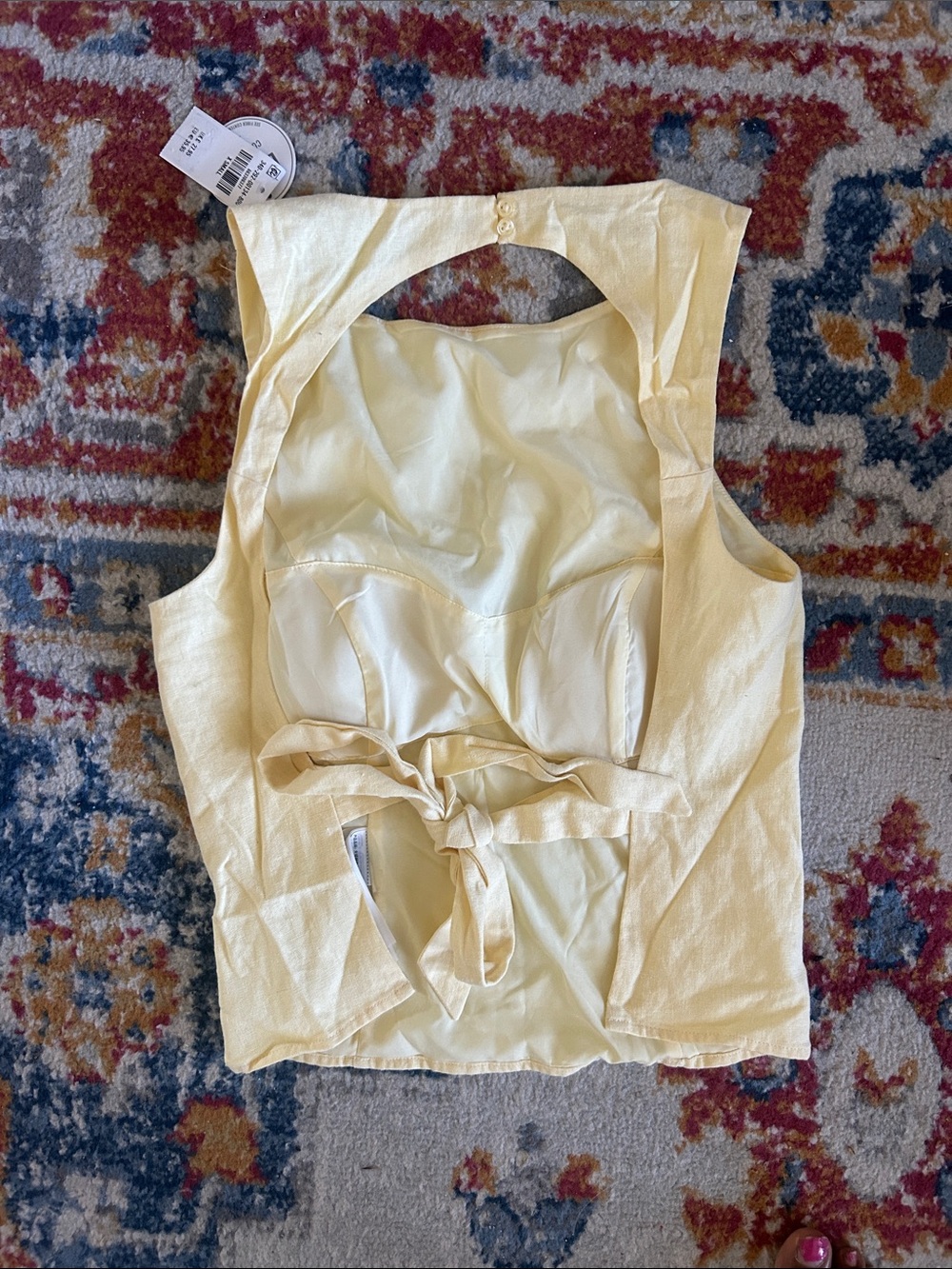 NWT Hollister Pale Yellow Sleeveless Cutout Tank Top - Picture 9 of 9